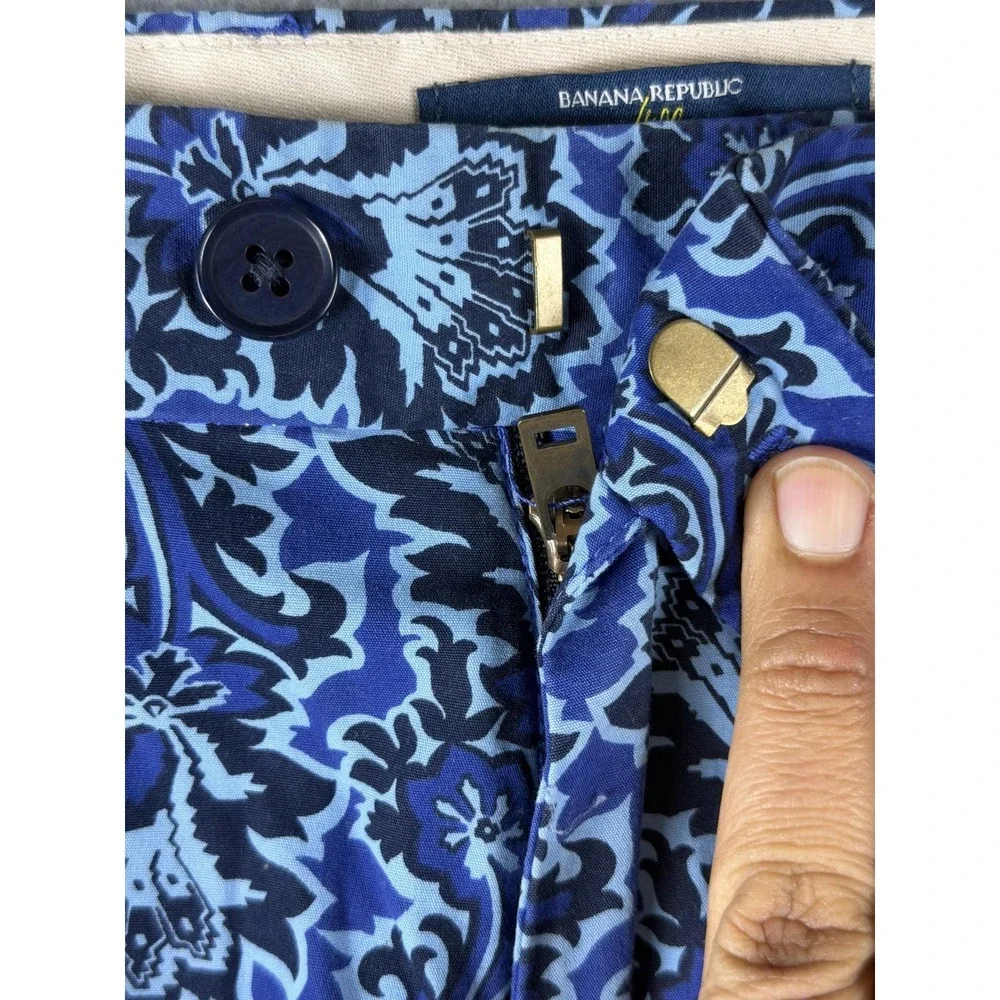 Banana Republic Shorts‎ Mens 28 Blue Paisley Print Chino Summer Casual